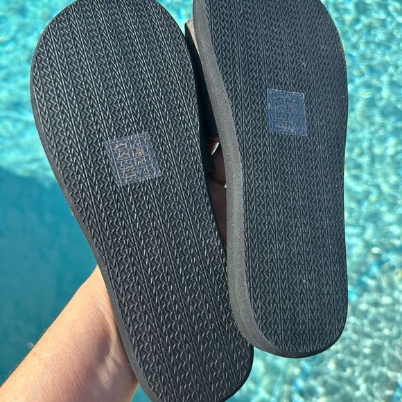 Michael Kors Eva signature slide sandal. - Picture 7 of 7